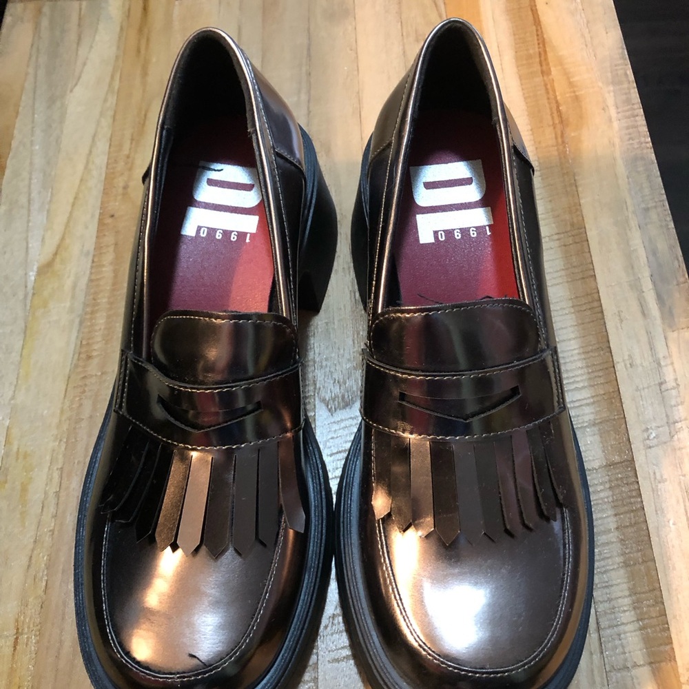 NWOT Dirty Laundry DL 1990 Metallic Pewter Loafers